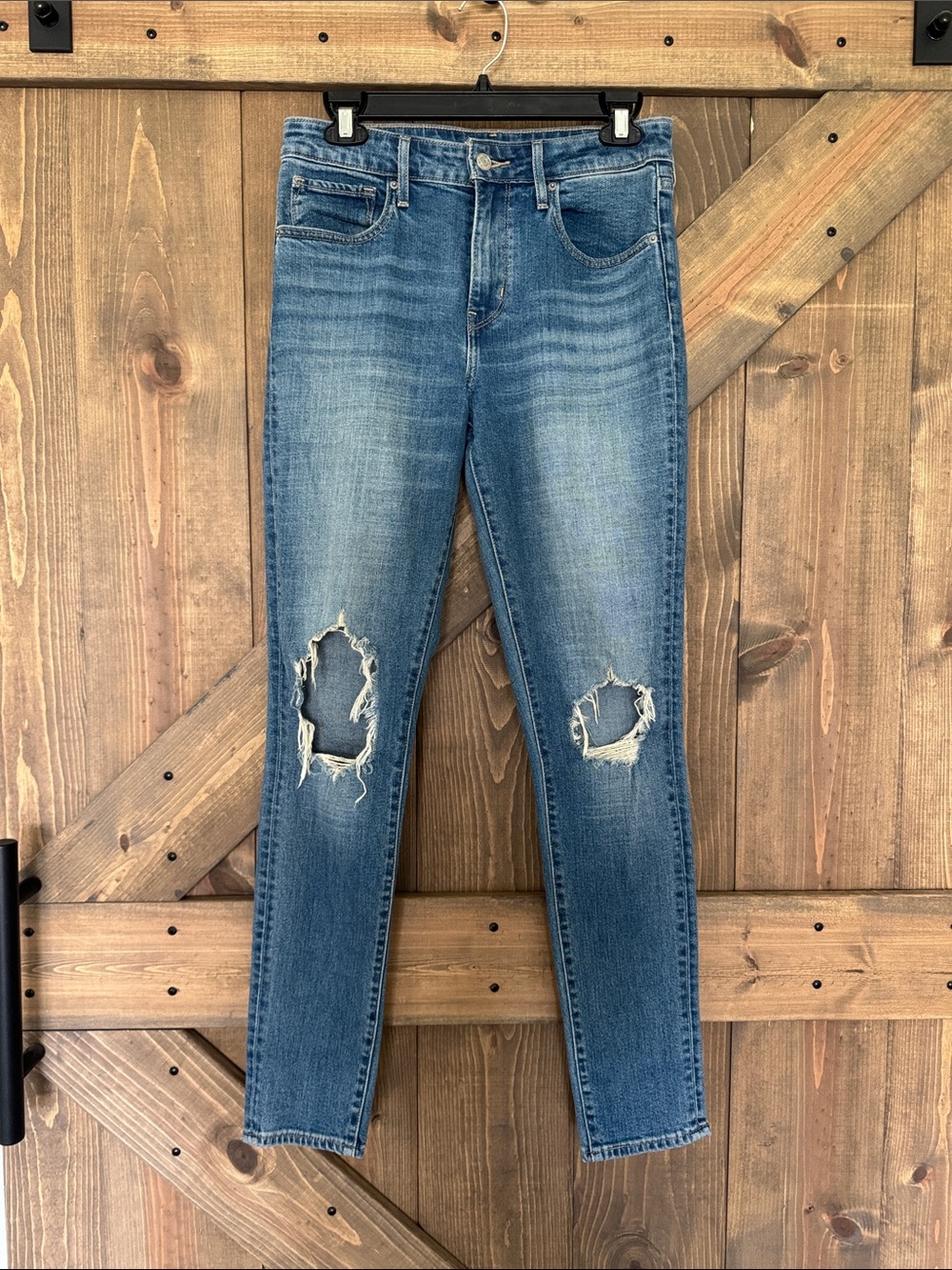 Levi’s Women’s Distressed Medium Blue Skinny Jeans Size 28